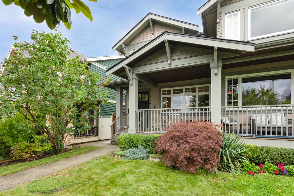 340-e-12th-street-central-lonsdale-north-vancouver-01