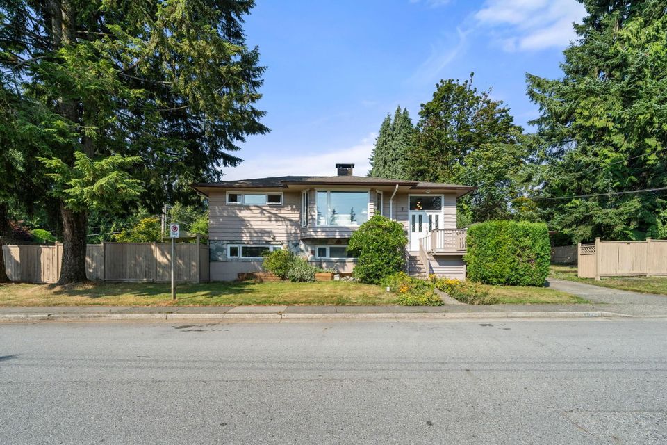 1025-beaufort-road-indian-river-north-vancouver-01