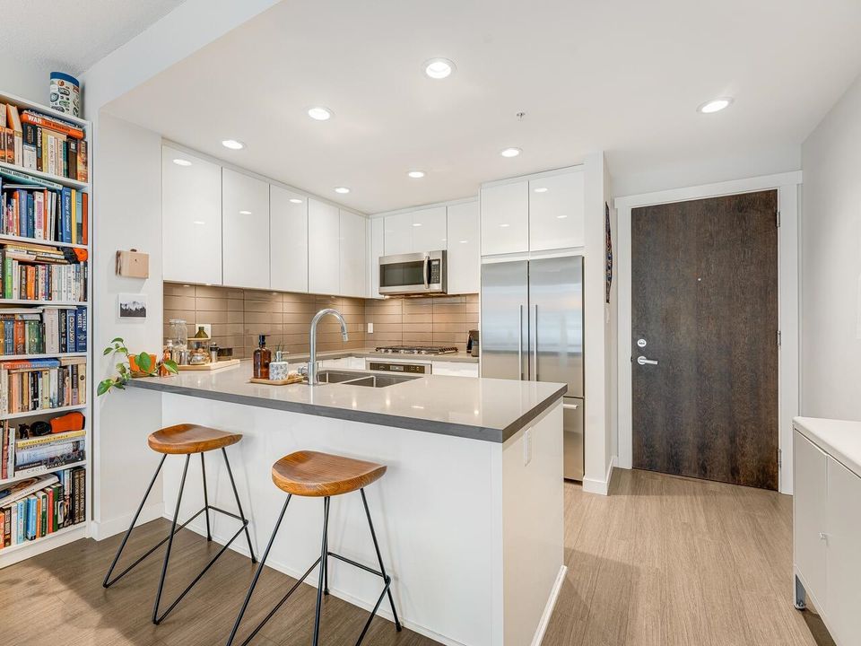 255-w-1st-street-lower-lonsdale-north-vancouver-01