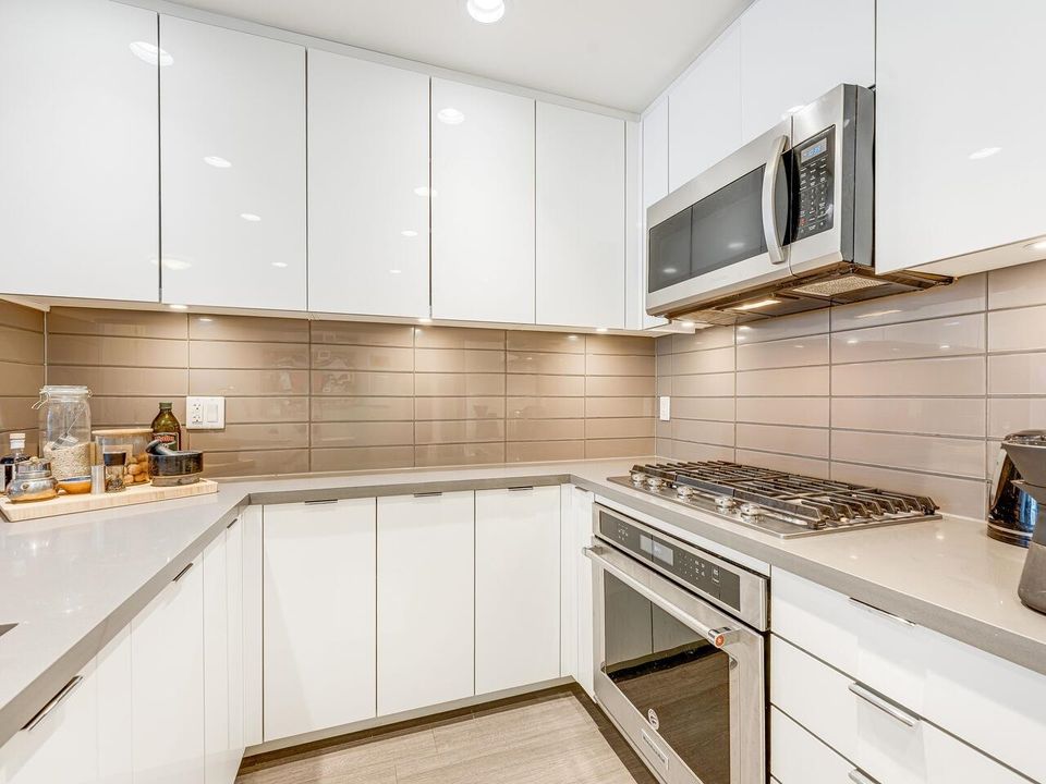 255-w-1st-street-lower-lonsdale-north-vancouver-04