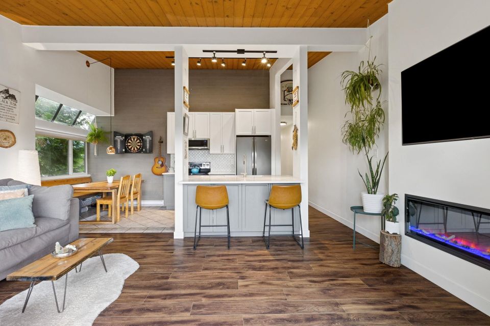 146-e-18th-street-central-lonsdale-north-vancouver-01