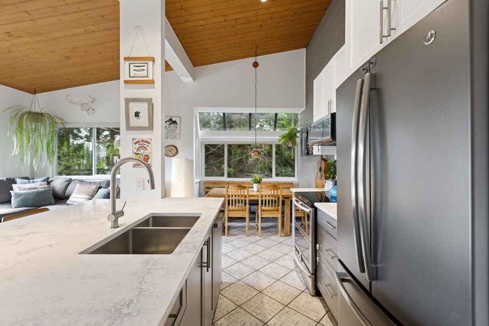 146-e-18th-street-central-lonsdale-north-vancouver-05