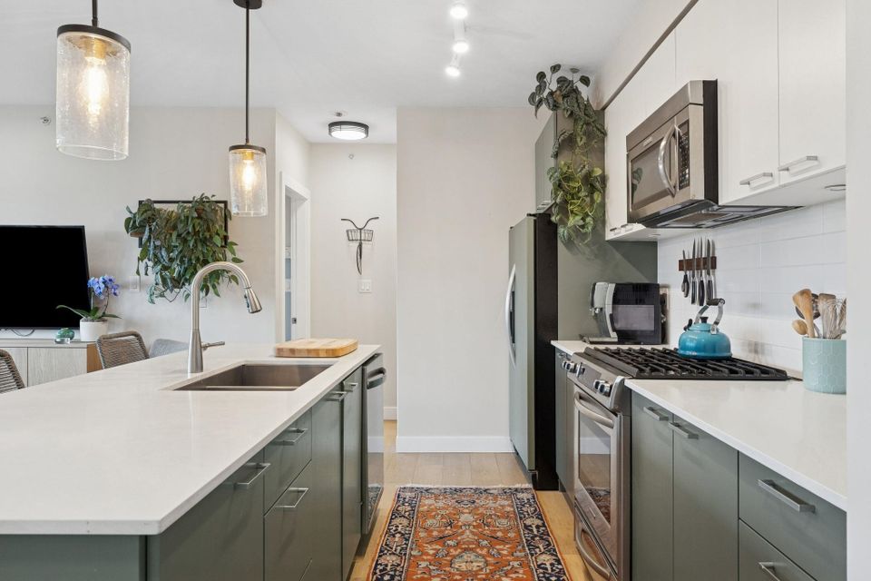 1330-marine-drive-pemberton-nv-north-vancouver-01