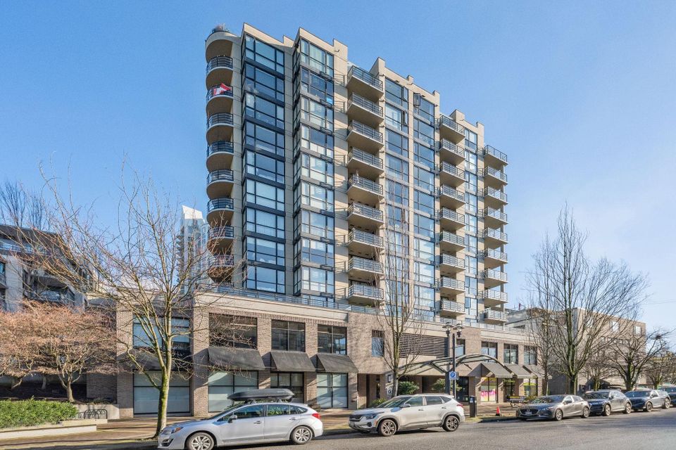 124-w-1st-street-lower-lonsdale-north-vancouver-02