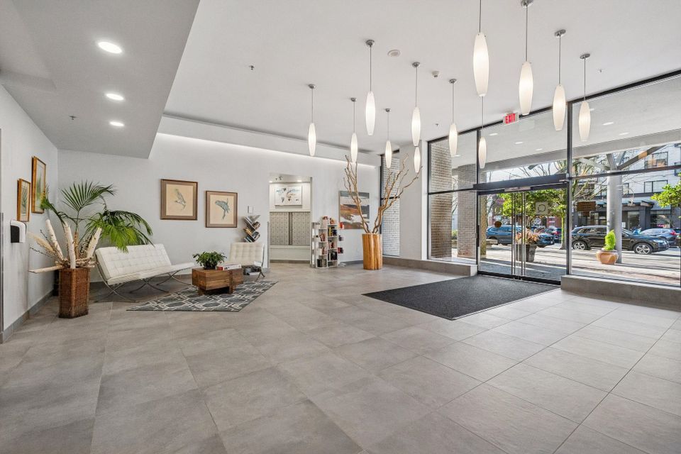 124-w-1st-street-lower-lonsdale-north-vancouver-04