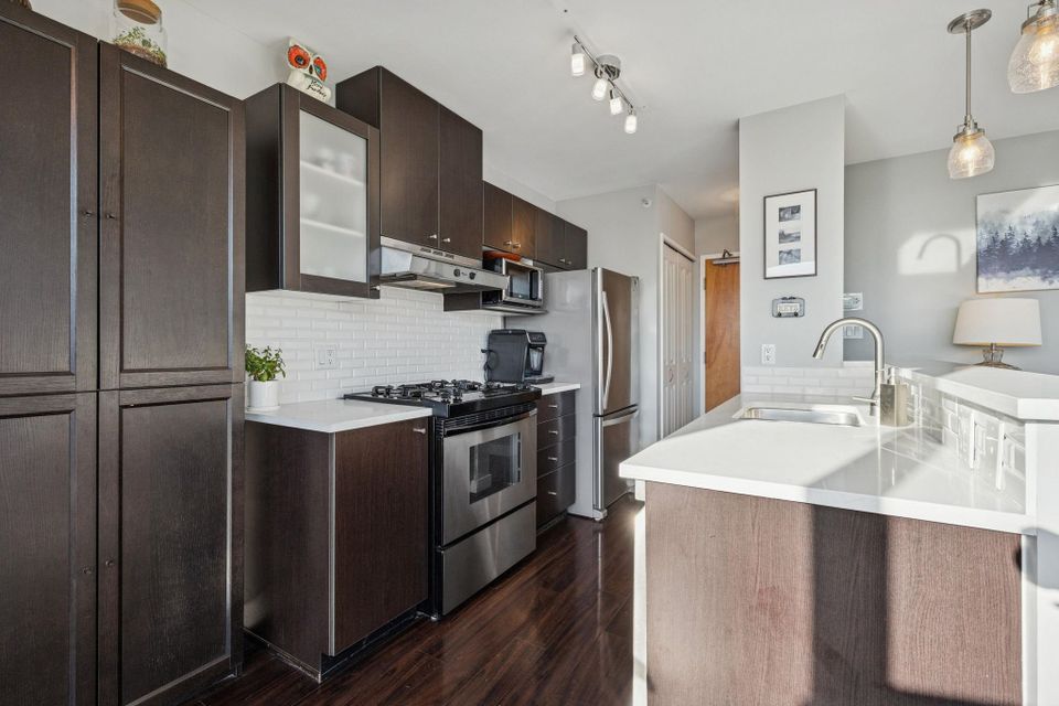 124-w-1st-street-lower-lonsdale-north-vancouver-05