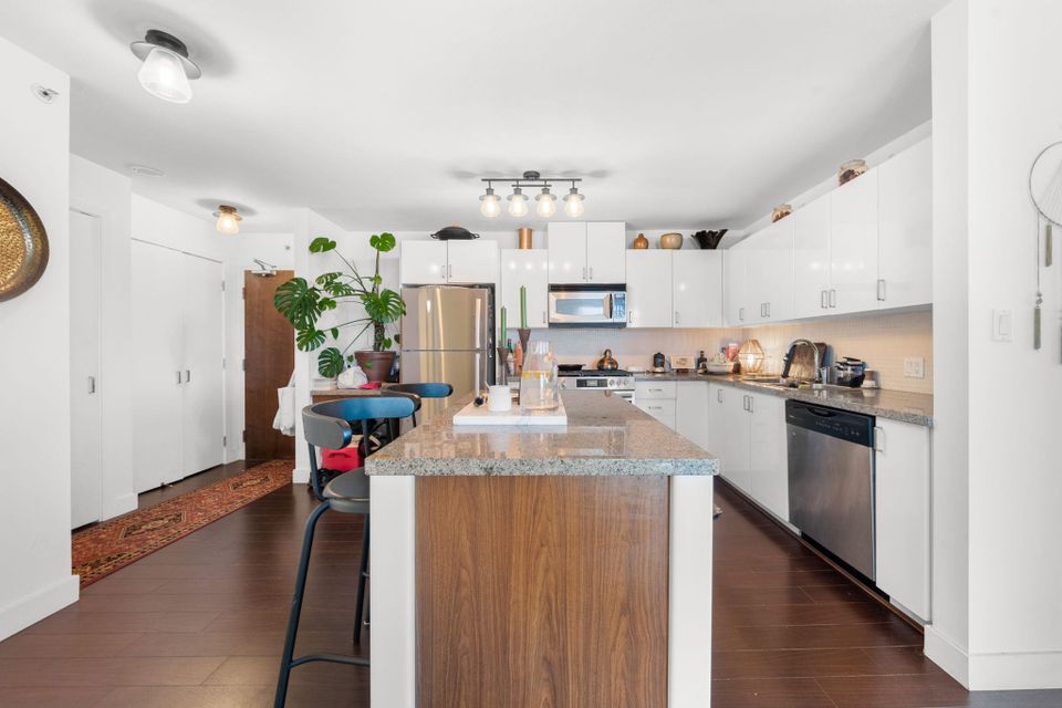 155-w-1st-street-lower-lonsdale-north-vancouver-05