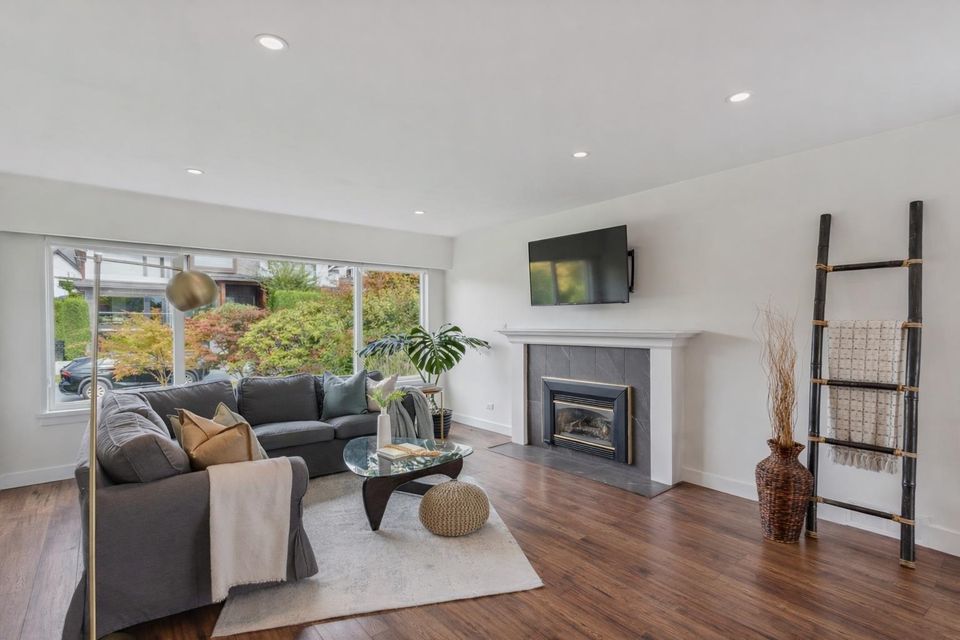 935-beaconsfield-road-forest-hills-nv-north-vancouver-04