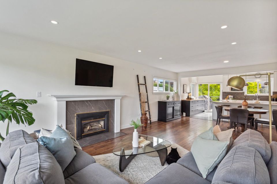 935-beaconsfield-road-forest-hills-nv-north-vancouver-05