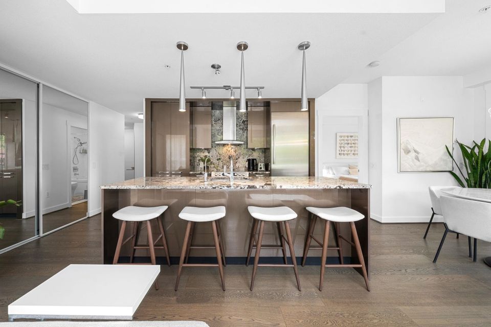 733-w-14th-street-mosquito-creek-north-vancouver-05