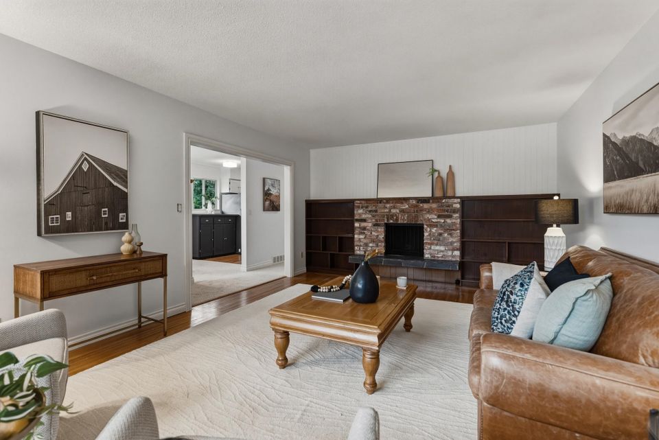 1323-e-29th-street-westlynn-north-vancouver-03