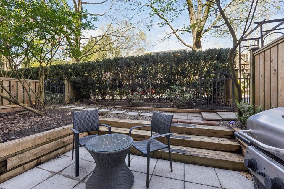 365-e-1st-street-lower-lonsdale-north-vancouver-02