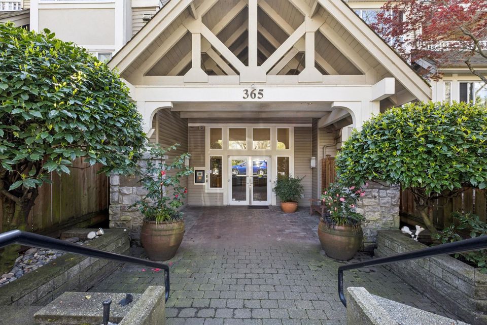 365-e-1st-street-lower-lonsdale-north-vancouver-04