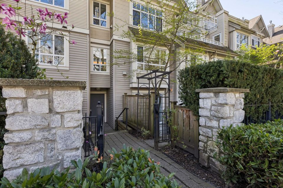 365-e-1st-street-lower-lonsdale-north-vancouver-05