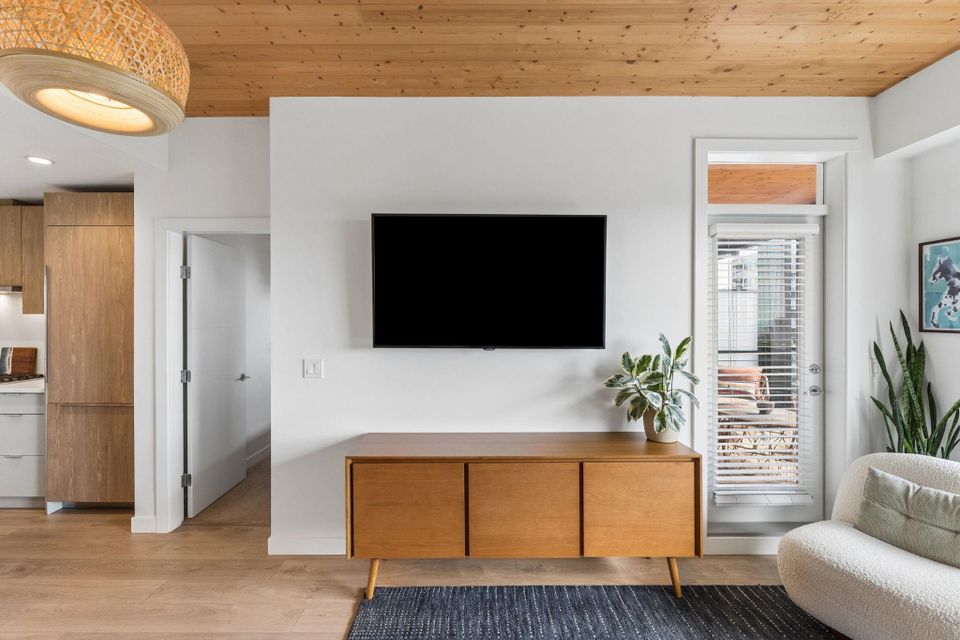 108-e-8th-street-central-lonsdale-north-vancouver-03