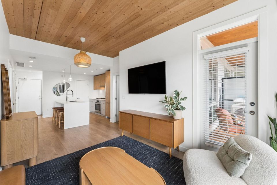 108-e-8th-street-central-lonsdale-north-vancouver-04