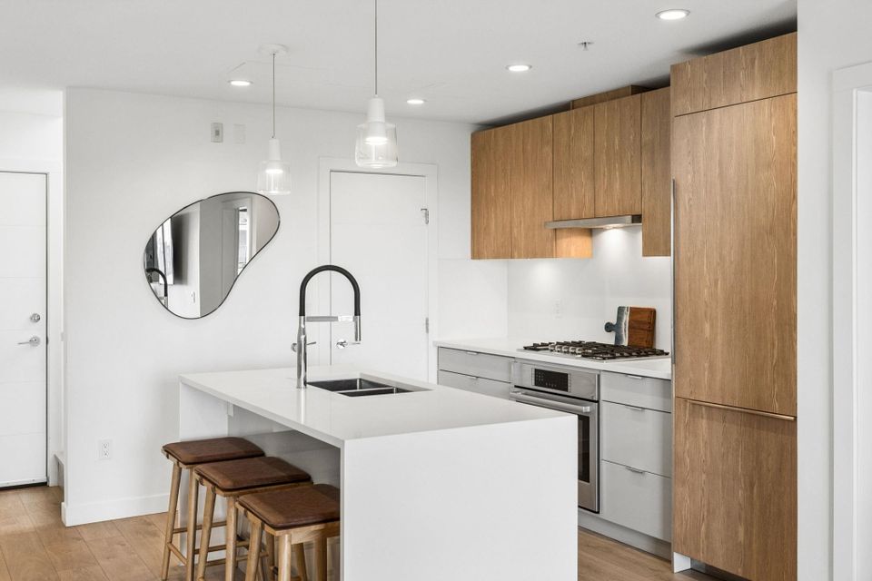 108-e-8th-street-central-lonsdale-north-vancouver-05