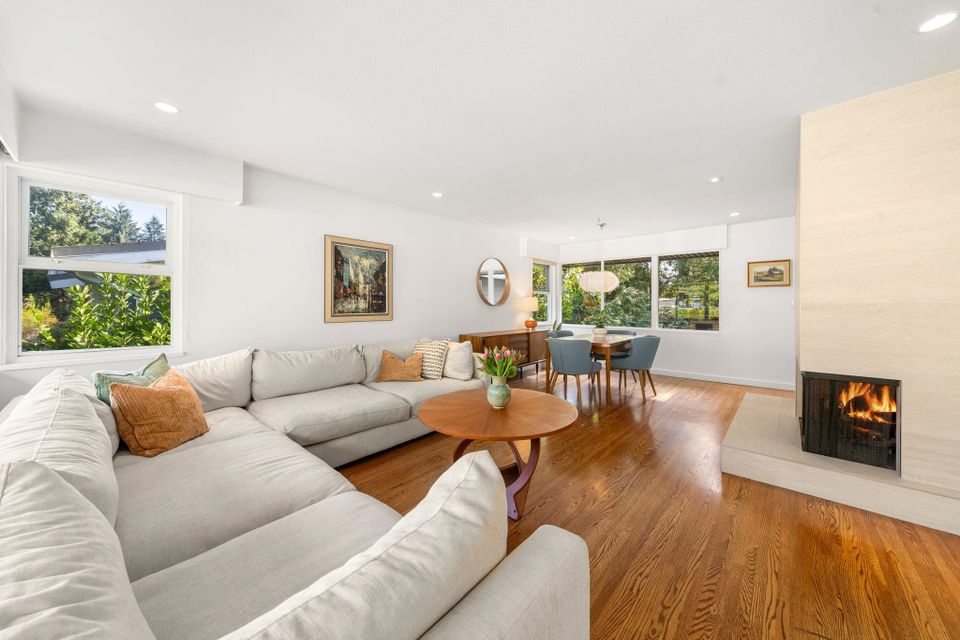 2289-whitman-avenue-blueridge-nv-north-vancouver-05