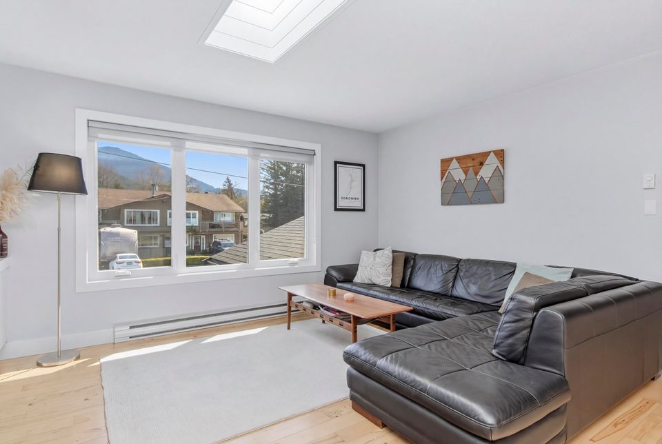 41557-rod-road-brackendale-squamish-02