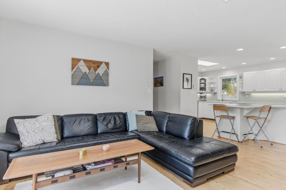 41557-rod-road-brackendale-squamish-04