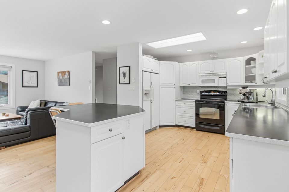 41557-rod-road-brackendale-squamish-05