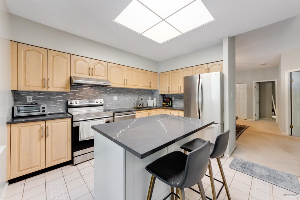 5885-olive-avenue-metrotown-burnaby-south-02