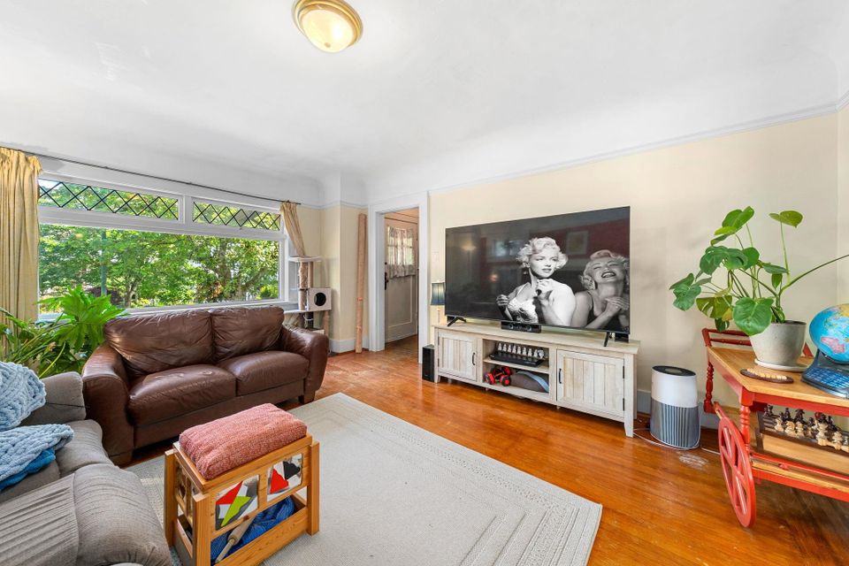 3218-w-6th-avenue-kitsilano-vancouver-west-03