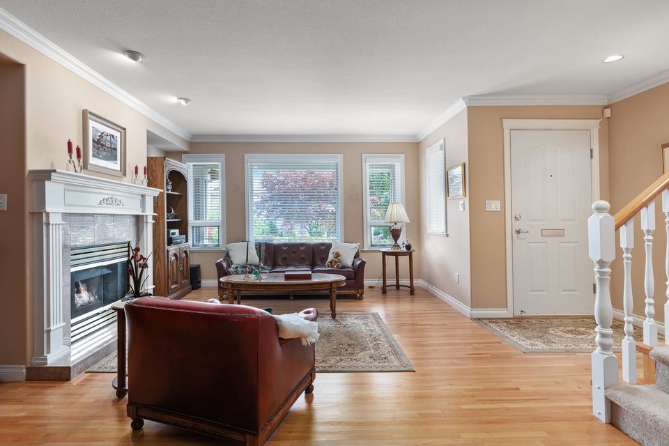 326-e-12th-street-central-lonsdale-north-vancouver-03
