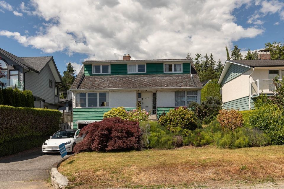 1159-kings-avenue-ambleside-west-vancouver-02
