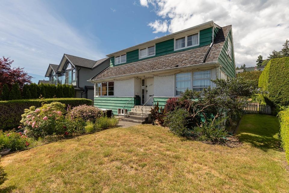1159-kings-avenue-ambleside-west-vancouver-03