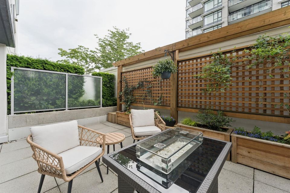 1320-chesterfield-avenue-central-lonsdale-north-vancouver-01