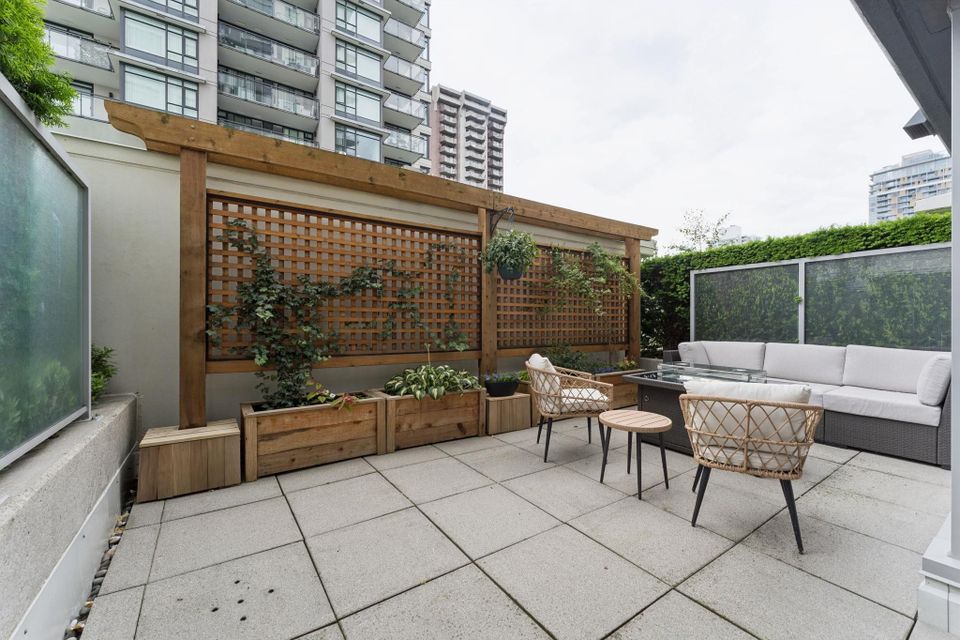 1320-chesterfield-avenue-central-lonsdale-north-vancouver-03