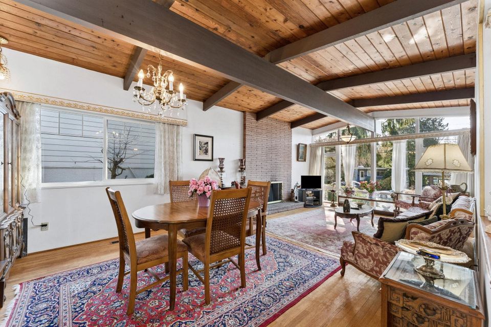 922-canyon-boulevard-canyon-heights-nv-north-vancouver-02