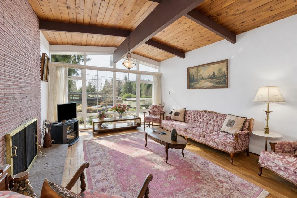 922-canyon-boulevard-canyon-heights-nv-north-vancouver-04