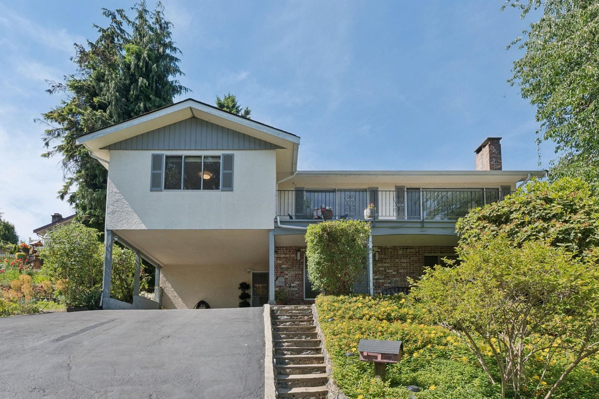 1034 Heywood Street, Calverhall, North Vancouver