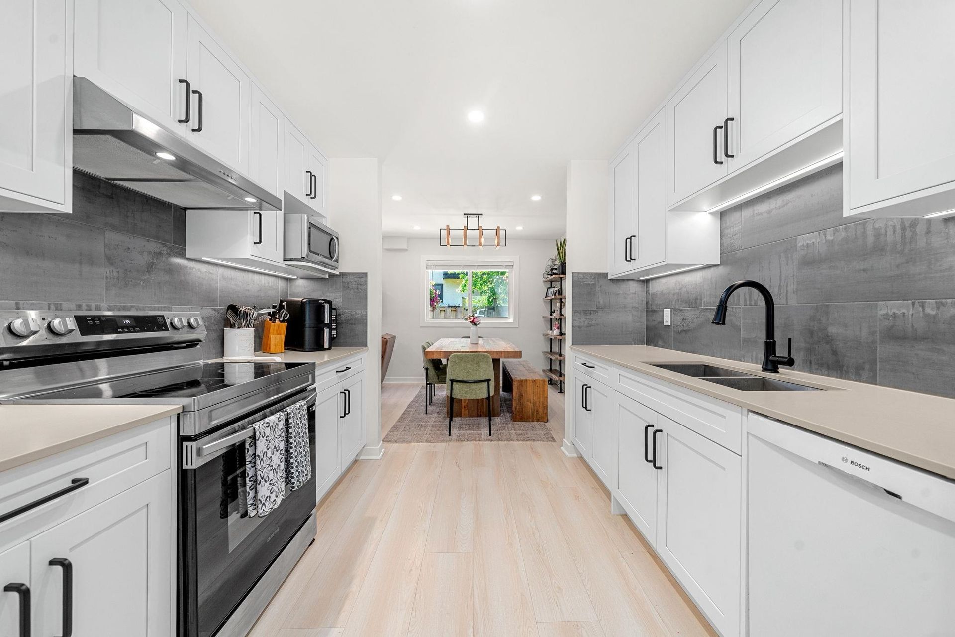 1206 Premier Street, Lynnmour, North Vancouver