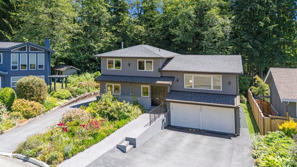 1776-medwin-place-blueridge-nv-north-vancouver-02