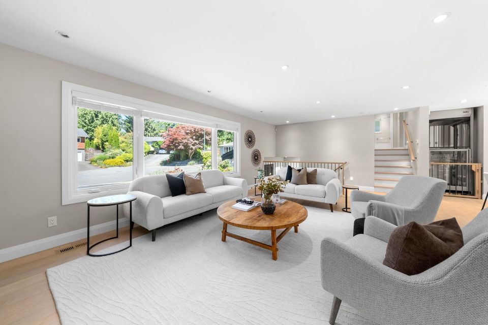 1776-medwin-place-blueridge-nv-north-vancouver-03