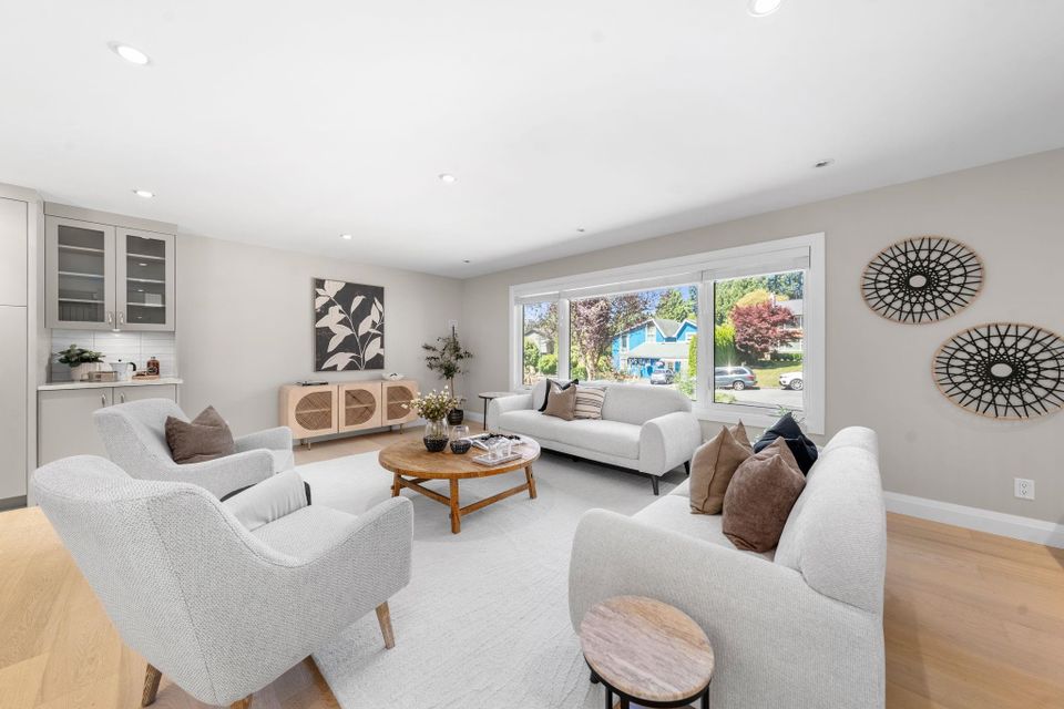 1776-medwin-place-blueridge-nv-north-vancouver-04