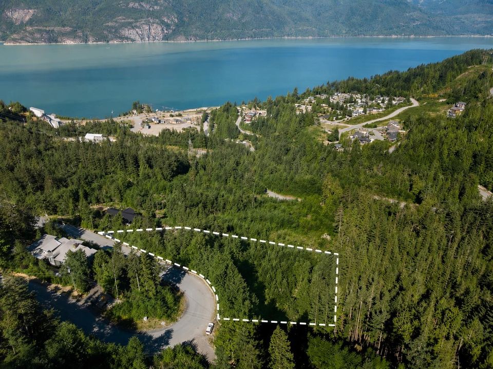 1121-copper-drive-britannia-beach-squamish-04