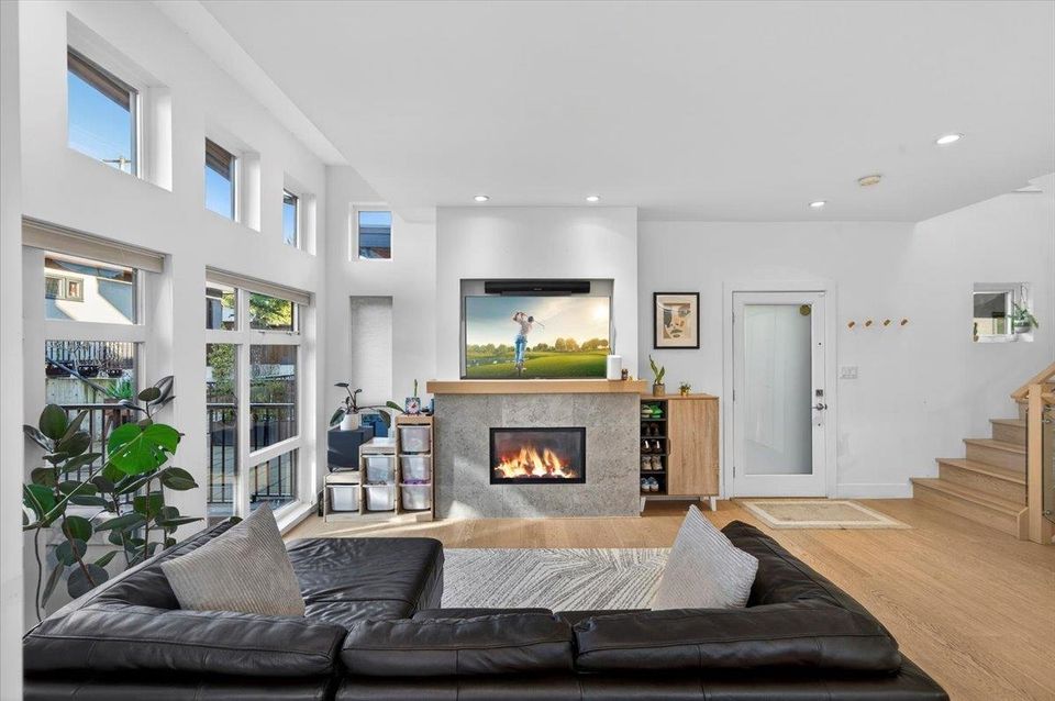 252-e-19th-street-central-lonsdale-north-vancouver-01