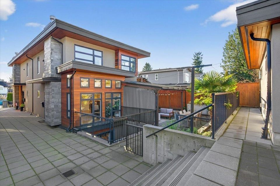 252-e-19th-street-central-lonsdale-north-vancouver-02
