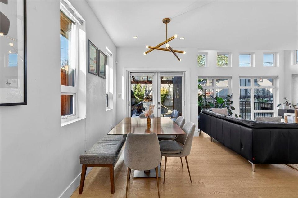252-e-19th-street-central-lonsdale-north-vancouver-05