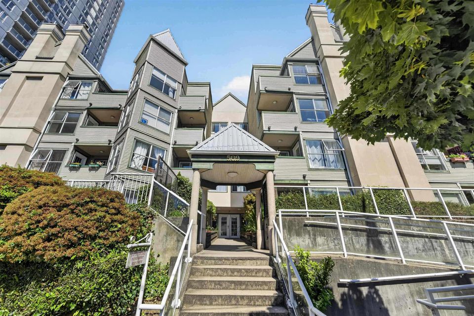 509-carnarvon-street-downtown-nw-new-westminster-01
