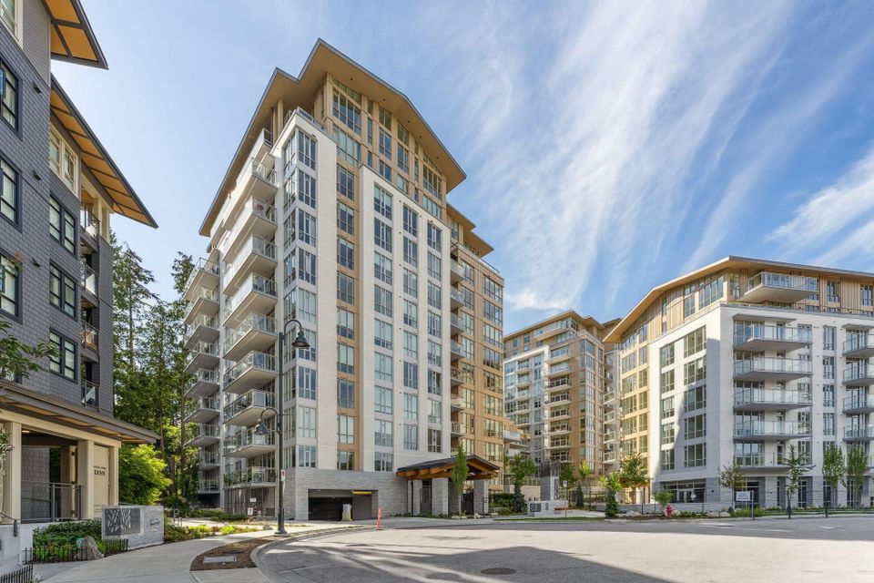 2325-emery-court-lynn-valley-north-vancouver-01