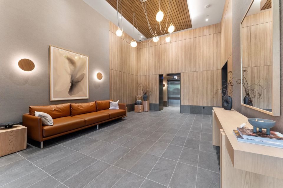 2325-emery-court-lynn-valley-north-vancouver-02
