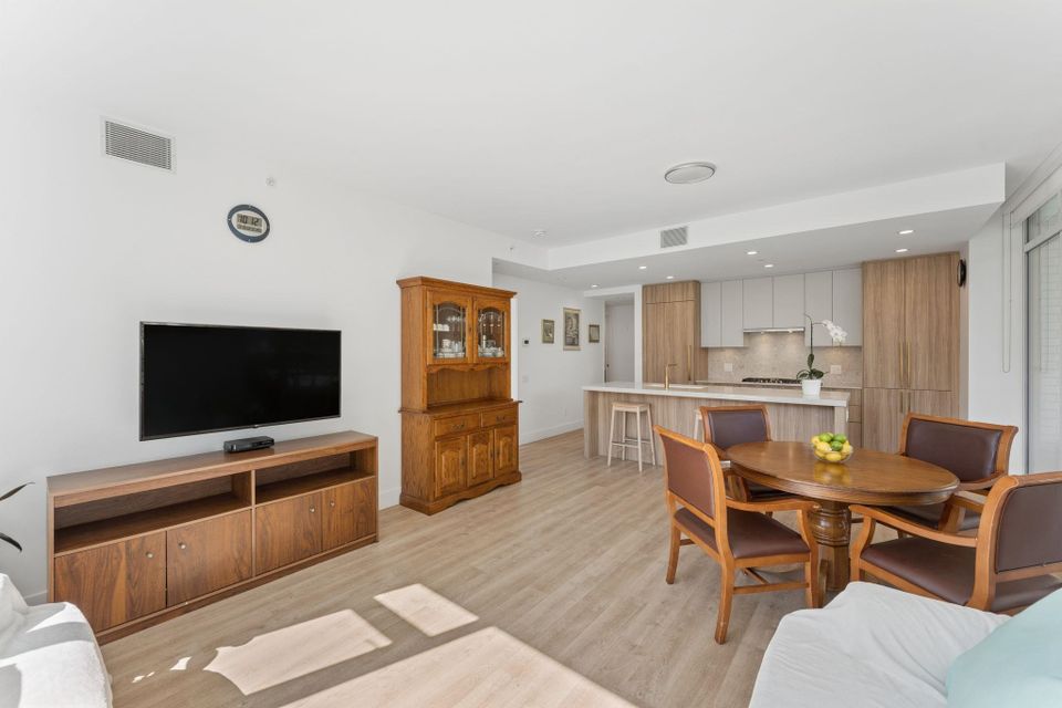 2325-emery-court-lynn-valley-north-vancouver-04