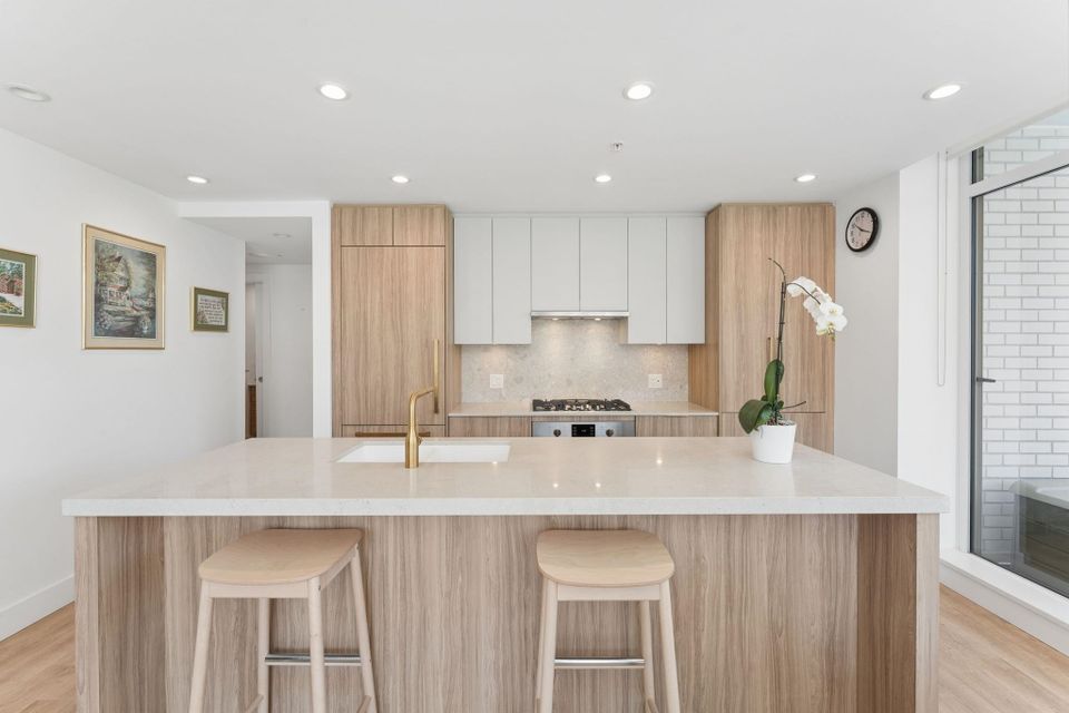 2325-emery-court-lynn-valley-north-vancouver-05