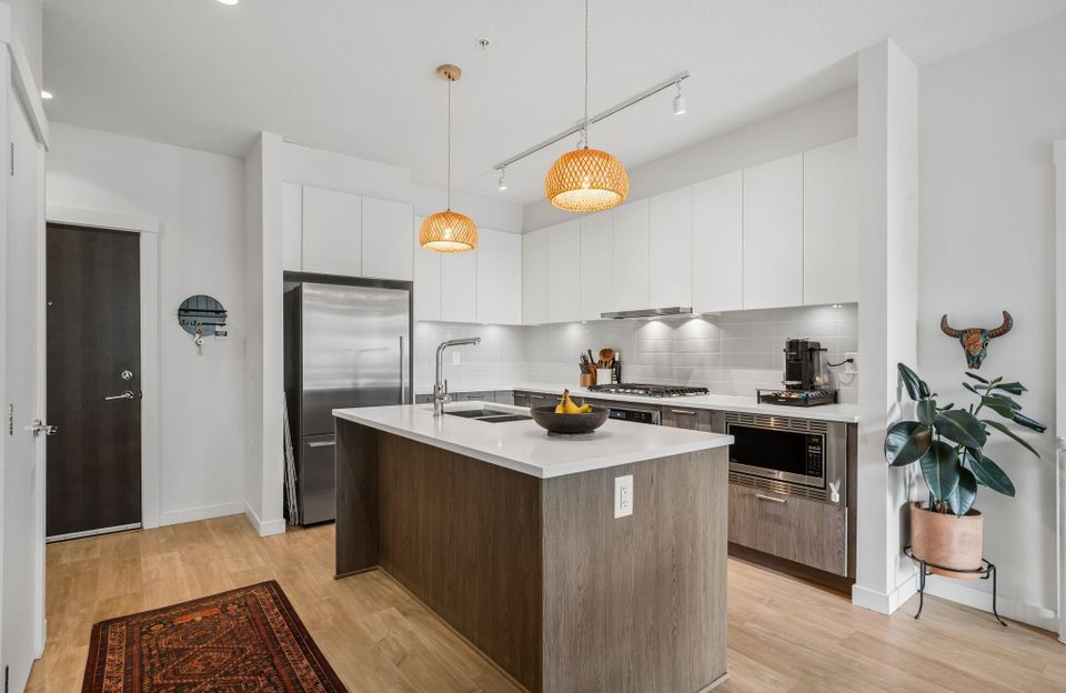 625-e-3rd-street-lower-lonsdale-north-vancouver-03