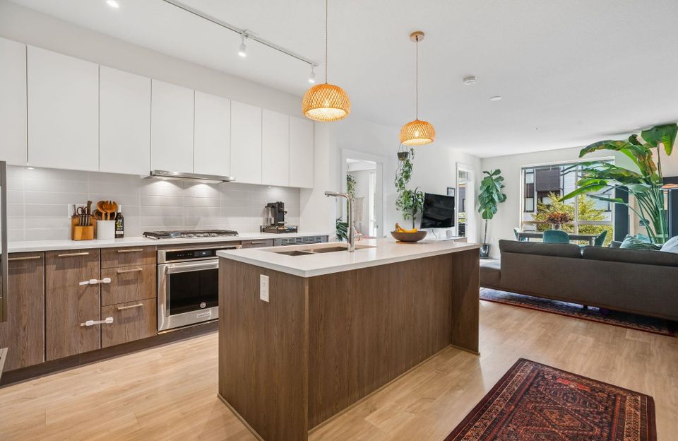 625-e-3rd-street-lower-lonsdale-north-vancouver-04